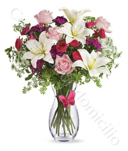 consegna-fiori-a-domicilio-bouquet_gigli_bianchi_roselline_rosse_rosa