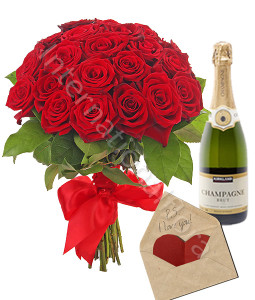 bouquet-di-rose-con-biglietto-e-champagne