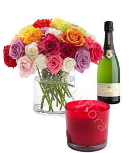 bouquet-di-rose-miste-con-candela-e-spumante