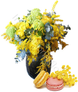 bouquet-di-mimose-e-rose-con-macaron